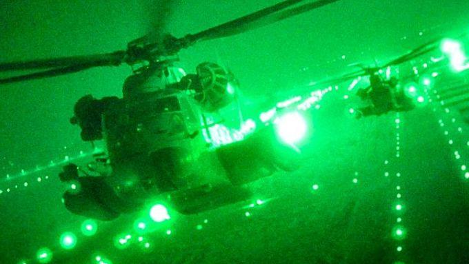 Americké vrtulníky v Perském zálivu (archivní foto).