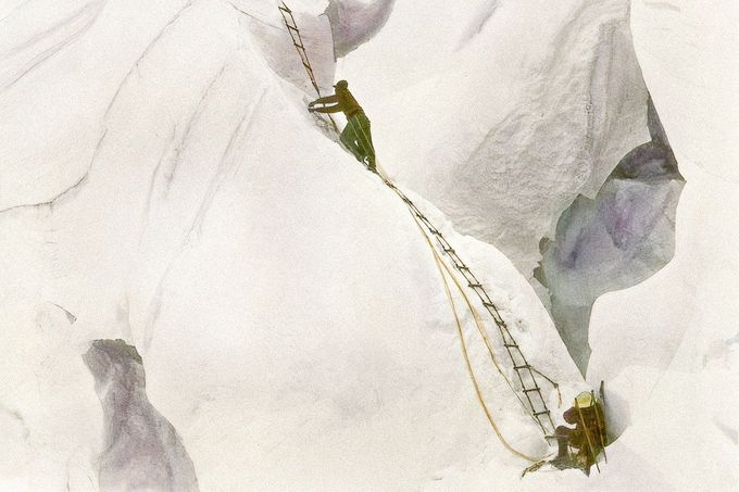 Expedice během výstupu na Everest na jaře roku 1953. Záběr z  dokumentárního filmu "Dobytí Everestu", který v roce 1953 uvedl do kin režisér George Lowe.
