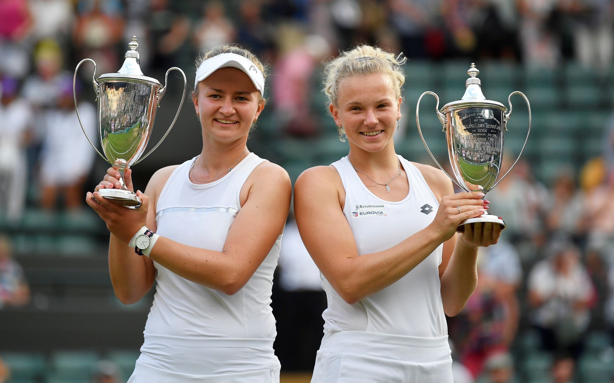 Barbora Krejčíková a Kateřina Siniaková ve finále čtyřhry Wimbledonu 2018