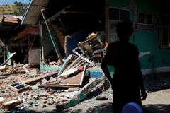 Indonéský ostrov Lombok zasáhly další silné otřesy. Počet obětí stoupl na 319