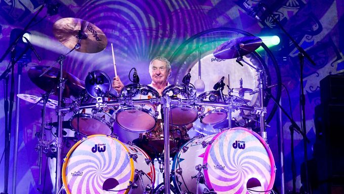 Do Lucerny zavítal pětasedmdesátiletý bubeník Pink Floyd Nick Mason.