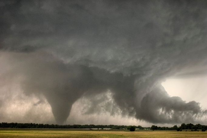 Tornado and the Alligator Head A very strange alligator-head shaped cloud forms to the right of a large tornado, under the massive supercell near Hill City Kansas, June 9, 2005. The portion shaped like the alligator head is a form of inflow cloud, just forming itself into this rather rare shape. The head clearly had its eyes on Hill City, right under its nose.