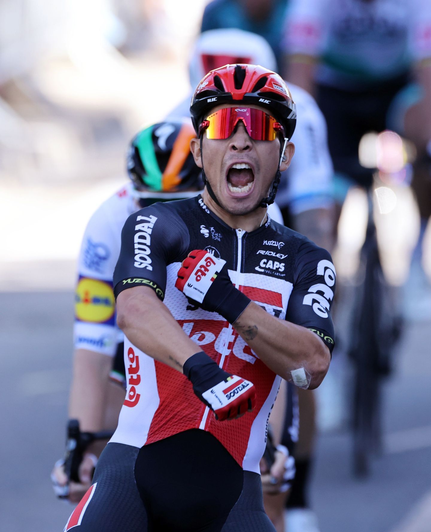 Caleb Ewan vítězí ve 3. etapě Tour de France před Samem Bennettem
