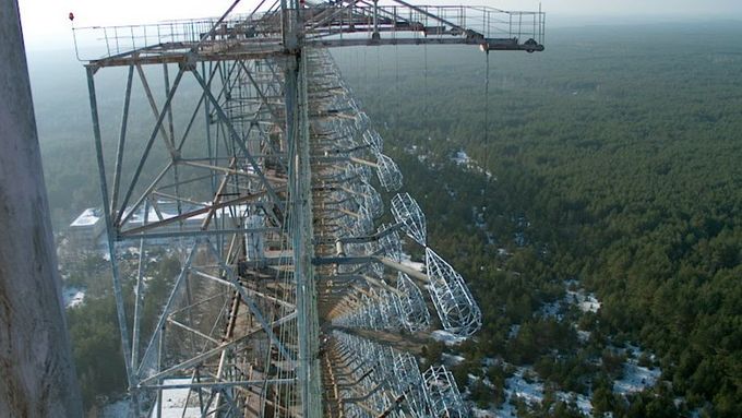Duga, "ruský datel" v Černobylu. Obří konstrukce radiolokačního systému Duga, který měl sledovat starty raket na americkém kontinentu.