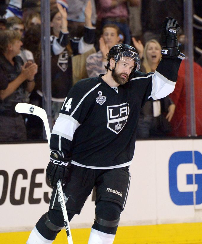 Jun 4, 2014; Los Angeles, CA, USA; Los Angeles Kings right wing Justin Williams (14) waves to the fans after being named first star of game one of the 2014 Stanley Cup Fi