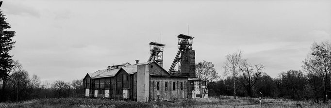 Fotografie y z výstavy panoramatických snímků Ostravska nazvané Nudlařii, která je k vidění v Café Prostoru_ v pražské Národní technické knihovně.