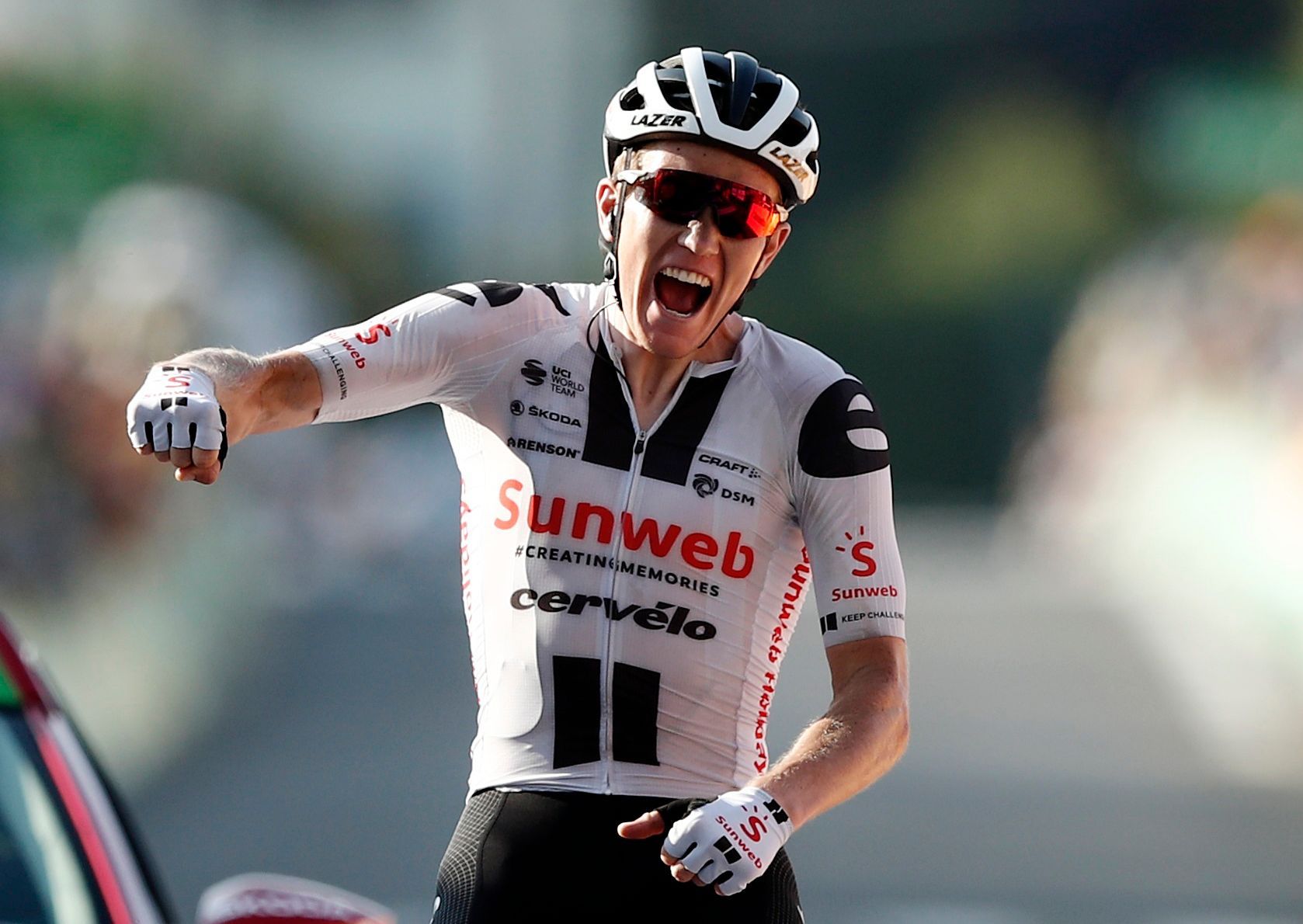 19. etapa Tour de France 2020: Sören Kragh Andersen se v cíli raduje z vítězství