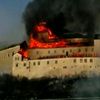 Slovenský hrad Krásná horka v plamenech