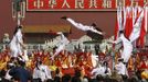 Ceremoniál k zapálení olympijské pochodně na náměstí Tchien An-men v Pekingu