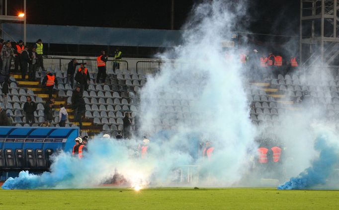 EL, Slovan-Sparta: řádění fanoušků