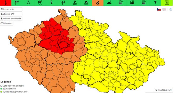 Grafické znázornění varování před nedělními extrémními vedry v Praze, Středočeském kraji a Ústeckém kraji.