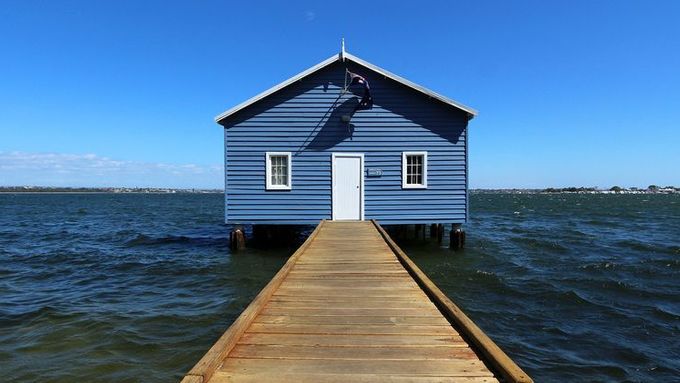 Crawley Edge Boatshed je jednou z hlavních ikon města Perth. Modrá bouda láká desítky turistů denně. Chtějí fotku na Instagram.