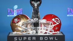 Helmy San Francisca 49ers a Kansasu City Chiefs před Super Bowlem LVIII