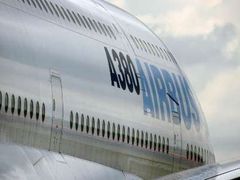 Britská společnst BAE Systems je připravena prodat svůj podíl ve firmě Airbus skupině EADS za 3,6 miliardy dolarů. Obchod by měl být uzavřen tento týden.