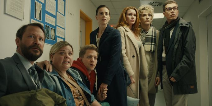 Marek Holý, Lucie Polišenská, Tomáš Klus, Gabriela Marcinková, Denisa Nesvačilová, Tomáš Weber a Daniel Krejčík ve filmu Milion.