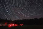 Noční obloha se navždy změní, varují vědci. Příliš rychle na ní přibývají satelity