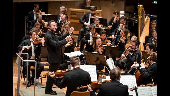 Kirill Petrenko a Berlínští filharmonikové hrají symfonickou báseň Zrání od Josefa Suka.