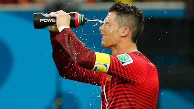 Jedna z největších hvězd šampionátu Cristiano Ronaldo si nejspíš vyřazovací část v Brazílii nezahraje
