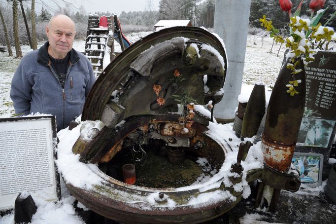 Poklop explodovaného tanku má Václav Bilický ve svém Muzeu pyrotechnické asanace Ralska.