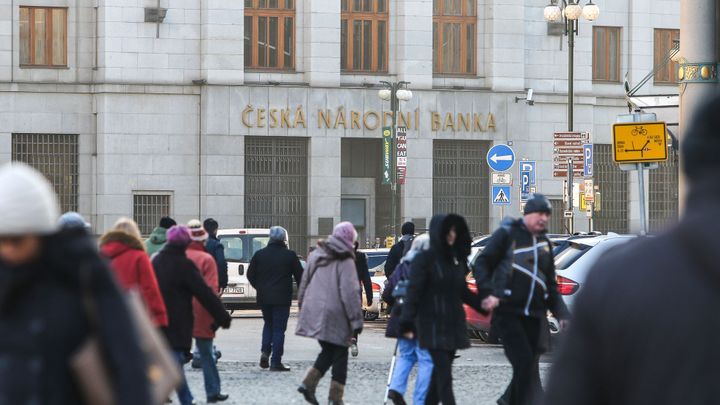ČNB začala intervenovat na devizovém trhu proti oslabování koruny; Zdroj foto: Jakub Plíhal