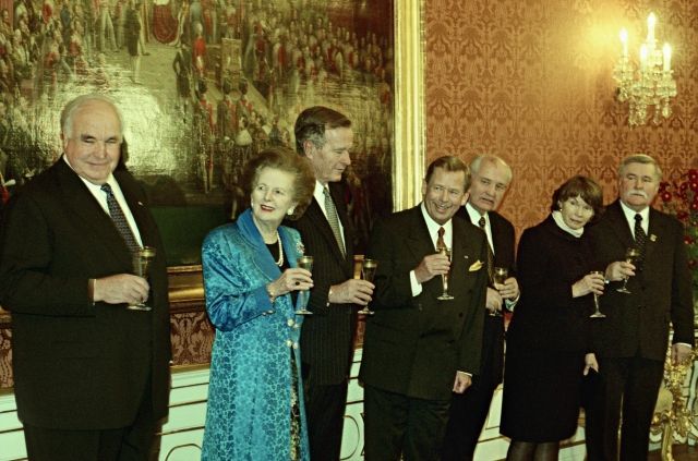 NEPOUŽÍVAT: Oslava 10. výročí pádu totality. Havel a mocní