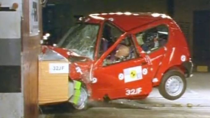 Crash test Fiatu Seicento z roku 2000