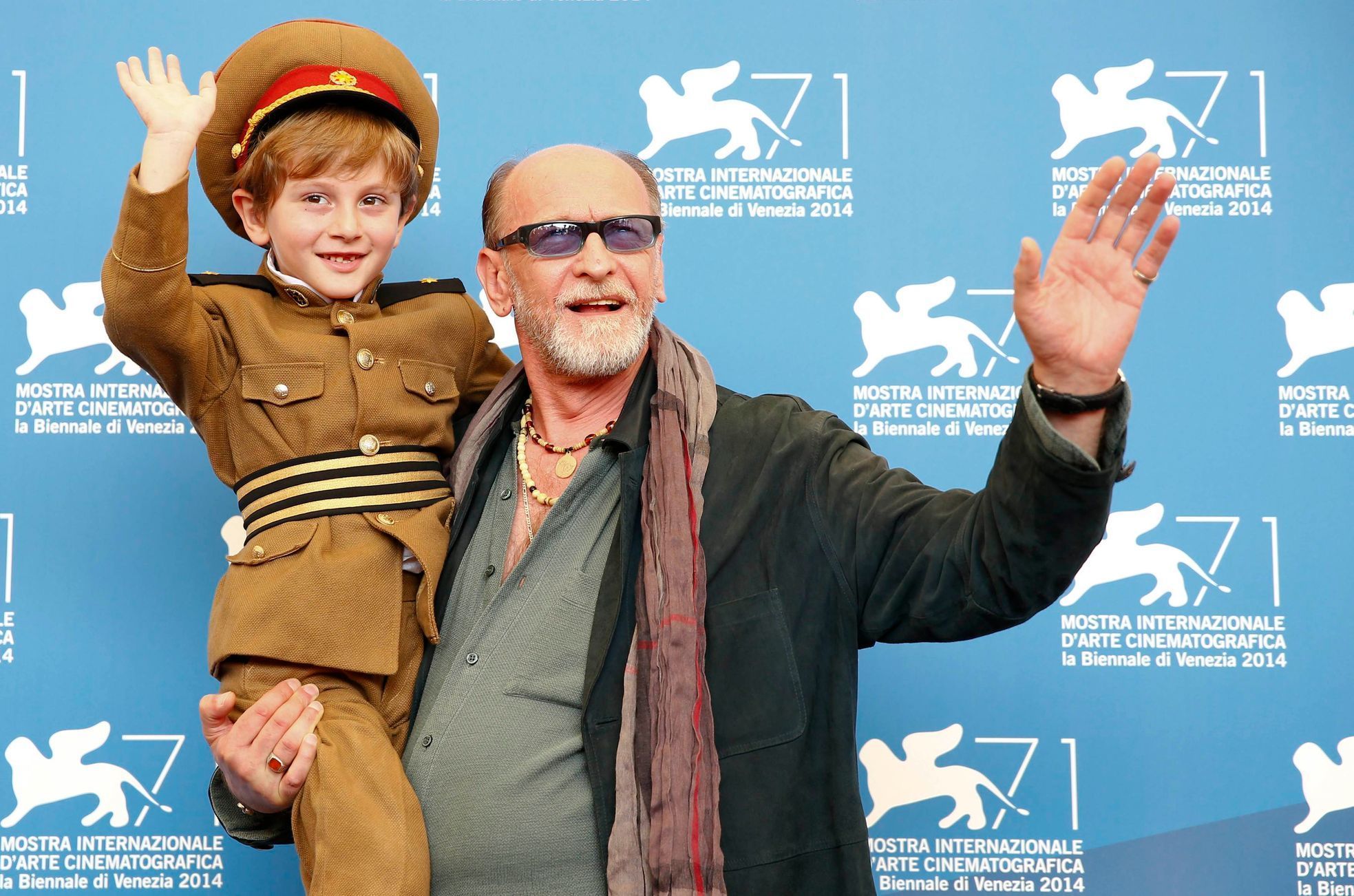 kdo je britský robertson z roku 2014 seznamka webové stránky dánsko