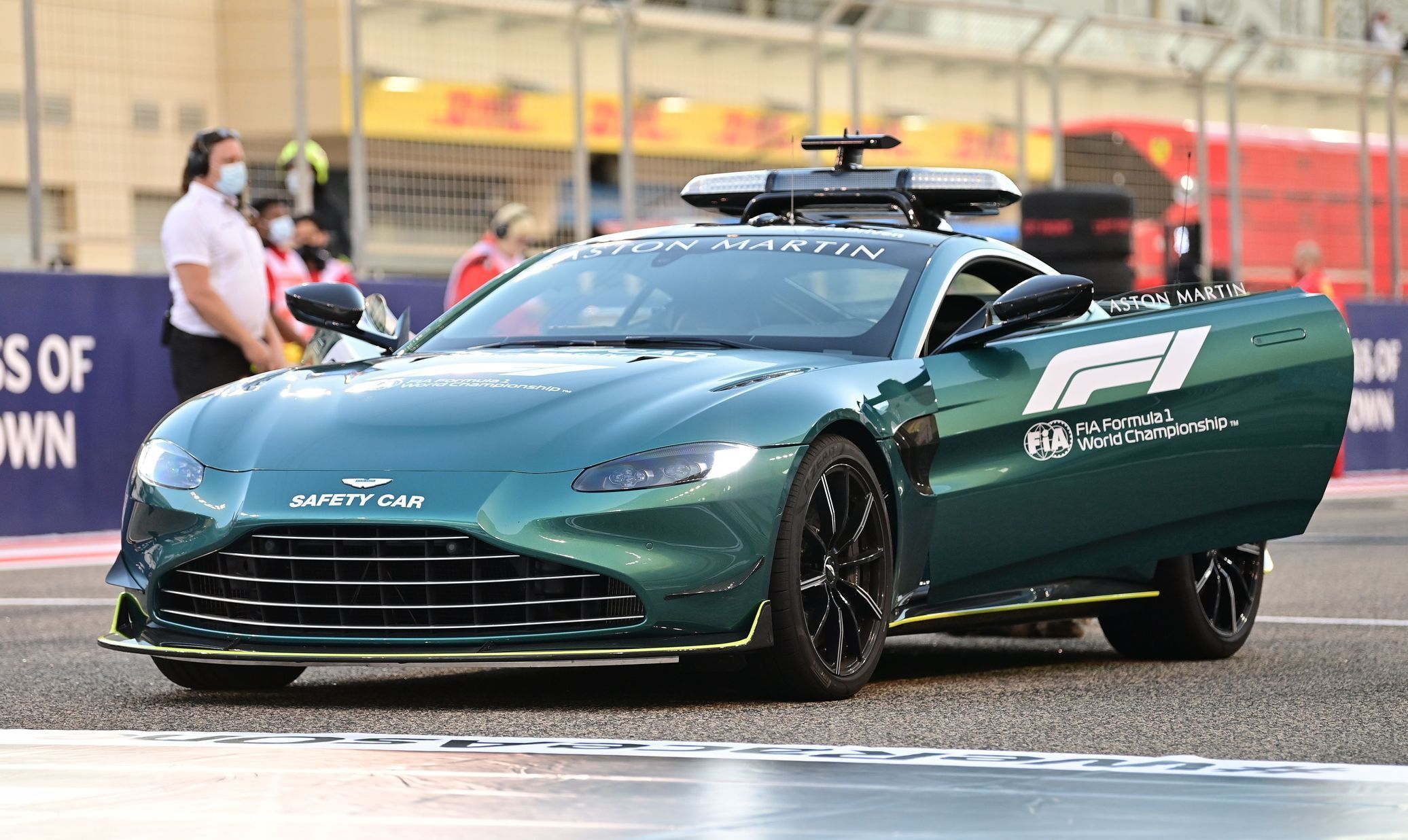 Safety car Aston Martin při Velké ceně Bahrajnu 2021