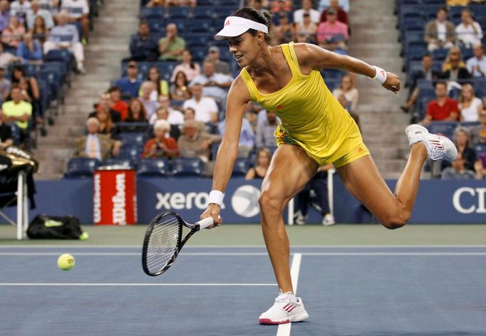 Srbská tenistka Ana Ivanovičová hraje s Američankou Serenou Williamsovou ve čtvrtfinále US Open 2012.