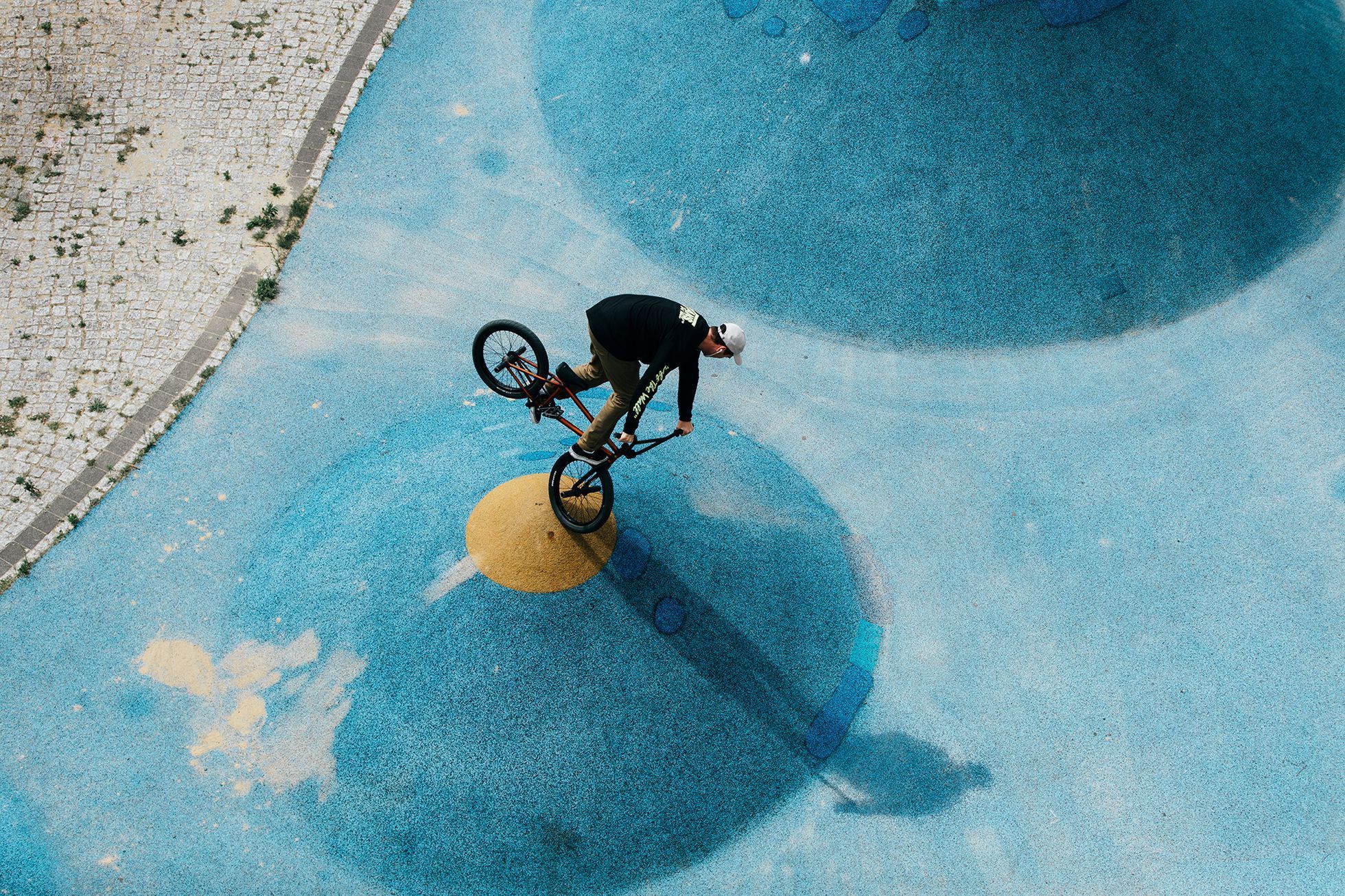 Krása minimalistické sportovní fotografie podle fotoeditorů Red Bullu