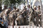 Na mešitu v Kábulu zaútočili ozbrojenci z Islámského státu. Zemřelo 28 lidí, mezi mrtvými jsou děti