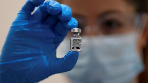 Zvládne Česko očkování proti koronaviru? Sledujte brífink ministra Blatného
