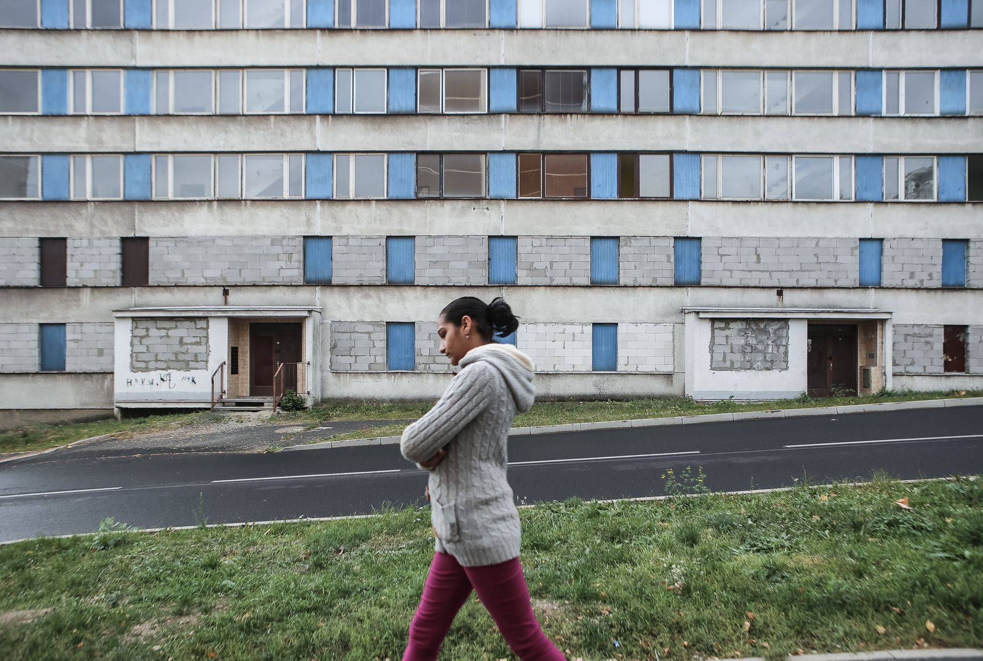 Sídliště Janov, Litvínov, 22.10.2018 - (polo)opuštěné a vybydlené domy, vytlučená okna
