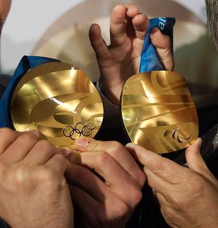 Zlatá medaile pro olympioniky i pro paralympioniky