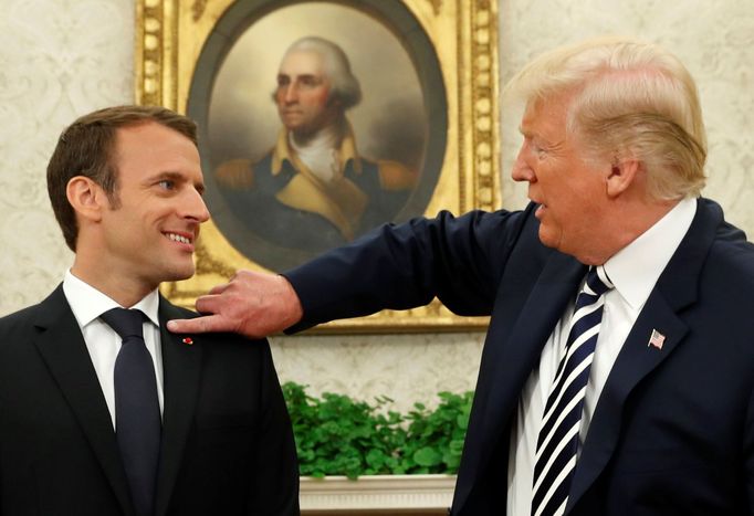 Emmanuel Macron na návštěvě u Donalda Trumpa v Bílém domě.