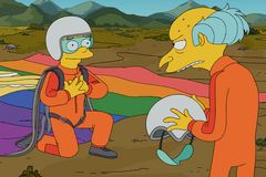 Simpsonovi prolomili po 27 letech tabu. Smithers otevřeně přiznal, že je homosexuál