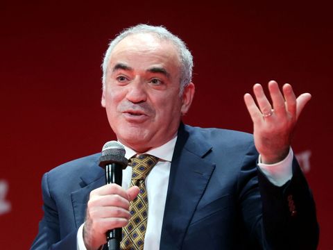 Chce to šok. Existuje jen jeden způsob, jak dostat Rusko na kolena, říká Kasparov