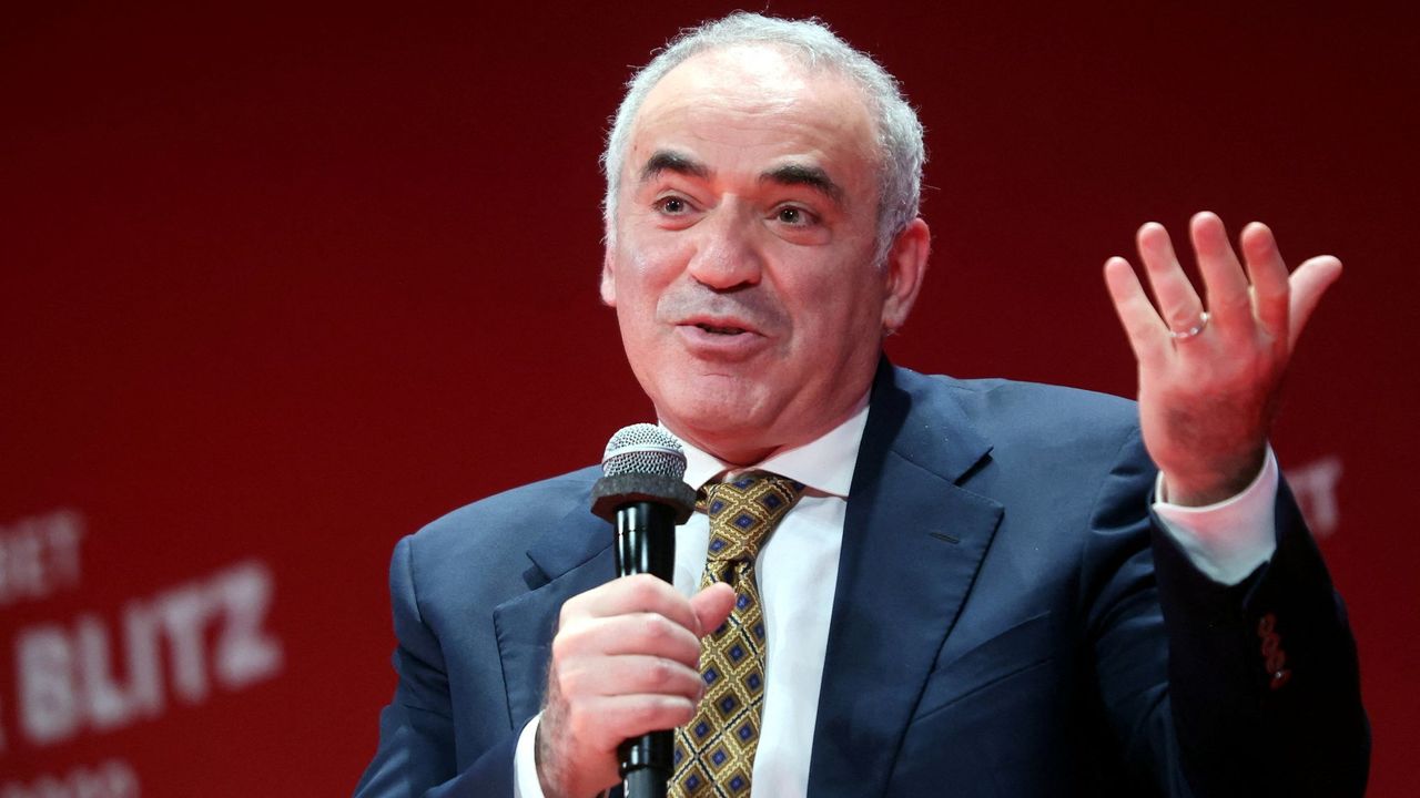 Chce to šok. Existuje jen jeden způsob, jak dostat Rusko na kolena, říká Kasparov