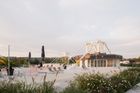 Křižíkovy pavilony na pražském Výstavišti prošly zásadní proměnou – z výstavních hal s příchutí devadesátek se staly stylové industriální prostory se zelenou střechou, kde si můžete zaběhat i dát kávu.
