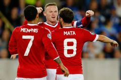 Rooney se blýskl hattrickem a pomohl United do Ligy mistrů