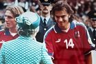 Na Alžbětu II. na sociálních sítích vzpomínala řada sportovců. Fotbalista Patrik Berger se s ní setkal během fenomenální jízdy české reprezentace až do finále ME 1996.
