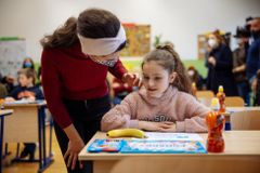 Česko a Ukrajina si budou uznávat předměty ve školách, ukrajinské online výuky ubude