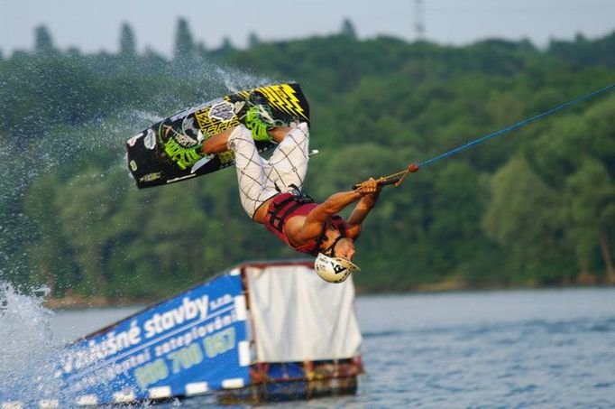 Wakeboarding na Těrlické přehradě.