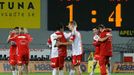 Radost hráčů Slavie před světelnou tabulí s výsledkem pražského derby: domácí Spartu porazili 4:1.