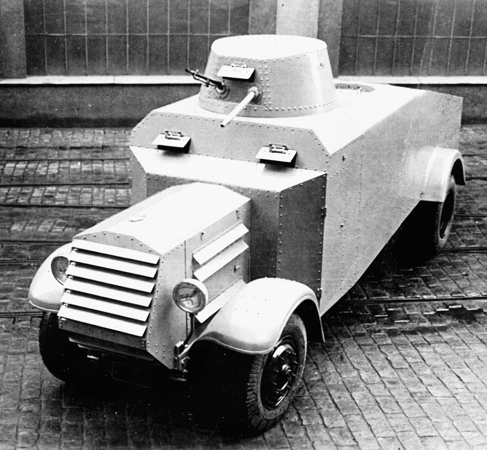 Fotogalerie / Před 115 lety byla podepsána smlouva o zřízení továrny na automobily Praga