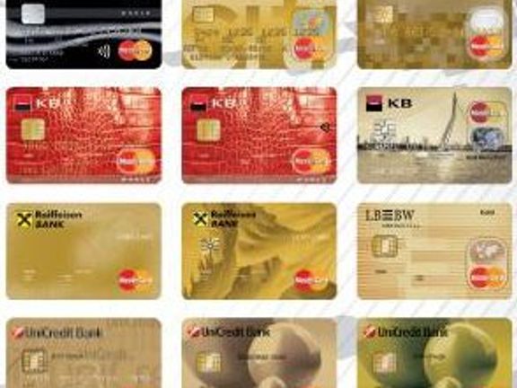 MasterCard nižšími poplatky za výběry drtivě válcuje Visu
