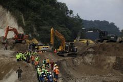 Záchranáři vytáhli z nánosů hlíny a kamení už 161 mrtvých Guatemalců