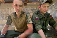 "Nešli jsme do války dobrovolně." Ruští vojáci si stěžují, že se jich Moskvané štítí