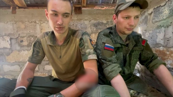 "Nešli jsme do války dobrovolně." Ruští vojáci si stěžují, že se jich Moskvané štítí