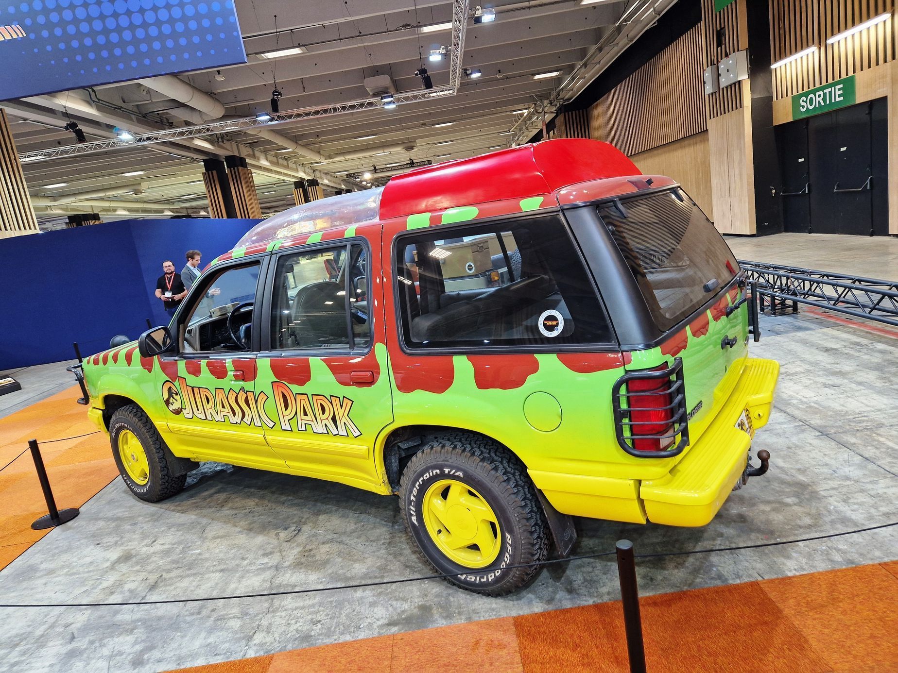 historická a filmová auta autosalon Paříž